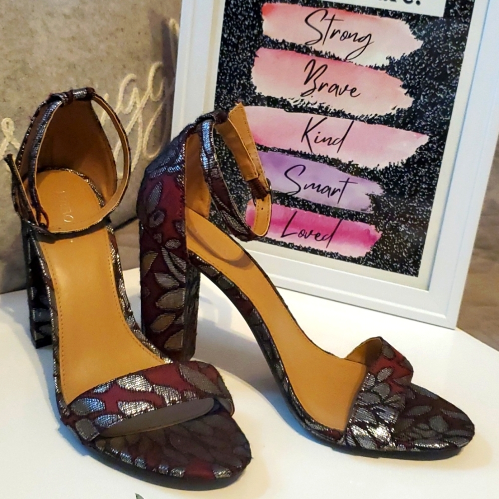 NWOB Burgundy and Silver Heels